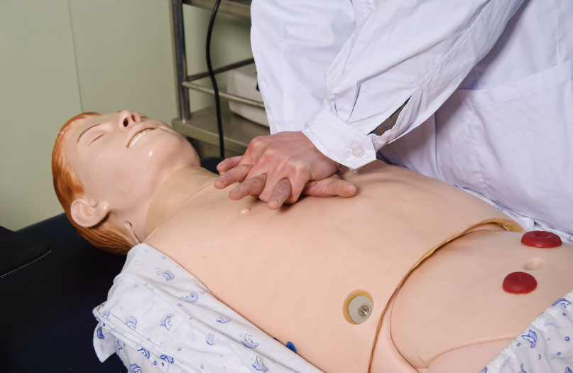 Geavanceerd Volwassen Hoogtepunt - lichaamsmannetje dat Modelsimulatie met CPR, BP-Meting verzorgt